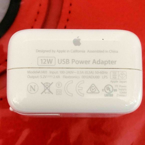 Apple iPad 6th Generation 32g With Accessories ~ Full Package - Picture 7 of 9